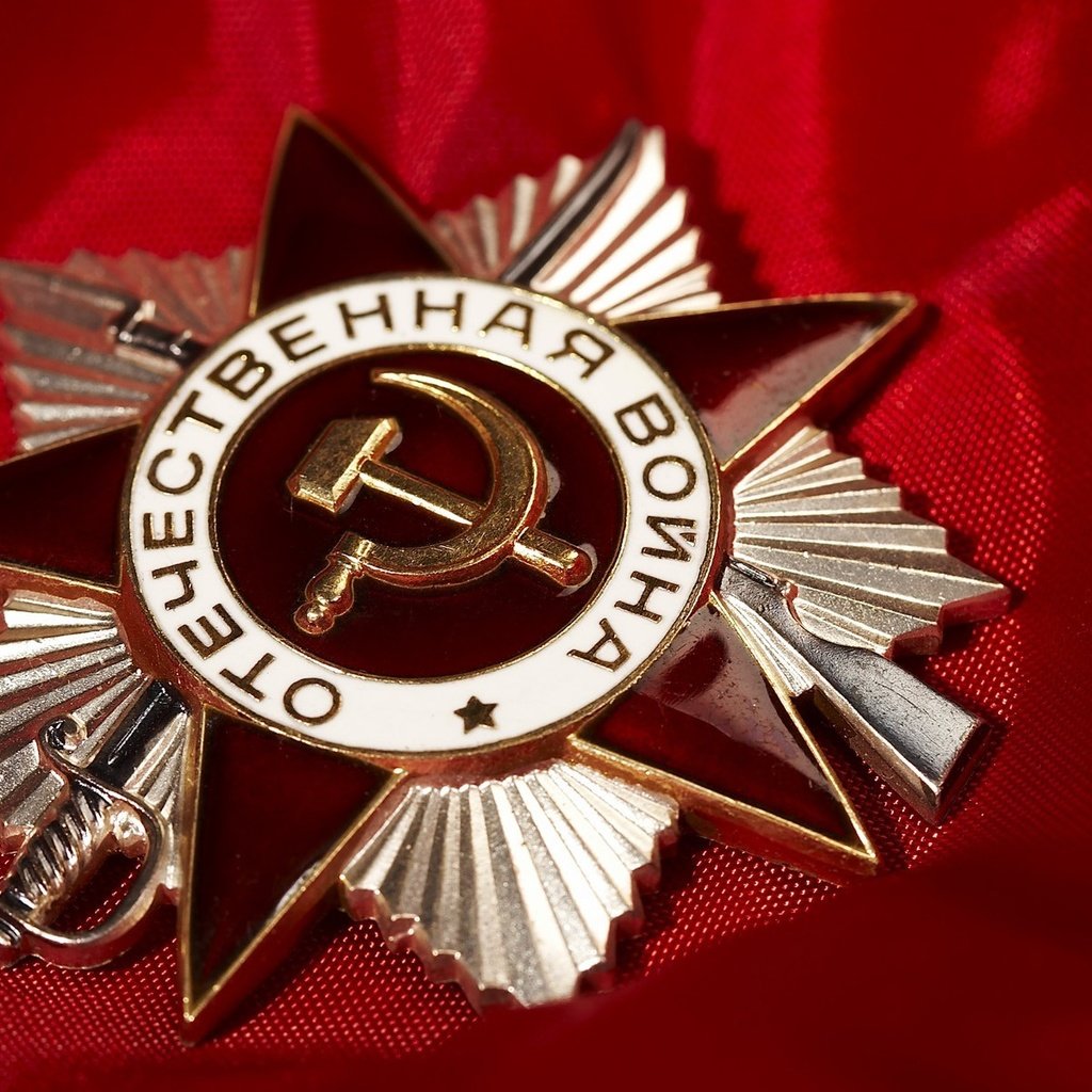 Обои красный, день победы, награды, орден отечественной войны, 9 мая, red, victory day, awards, order of the patriotic war, may 9 разрешение 1920x1200 Загрузить