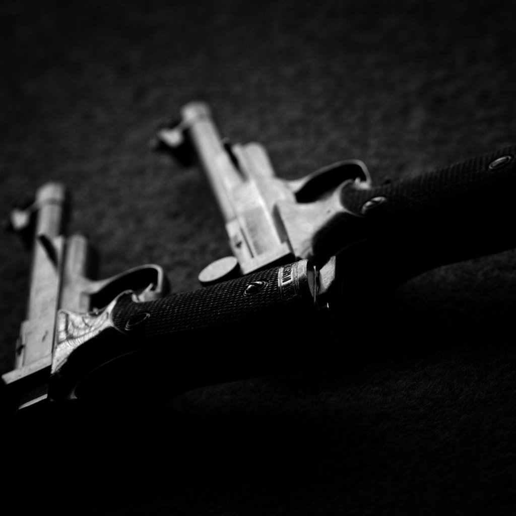 Обои оружие, пистолеты, черно белое фото, weapons, guns, black and white photo разрешение 3648x2736 Загрузить