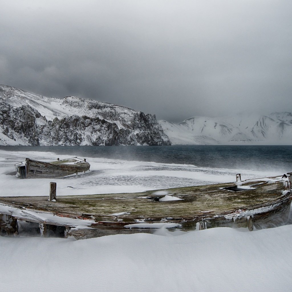 Обои остров обмана, снег, deception island, мороз, севернее антарктического полуострова, лодки, лёд, холод, заброшенность, атлантический океан, архипелаг южных шотландских островов, island of deception, snow, frost, to the north of the antarctic peninsula, boats, ice, cold, abandonment, the atlantic ocean, the archipelago south of the scottish islands разрешение 2048x1367 Загрузить