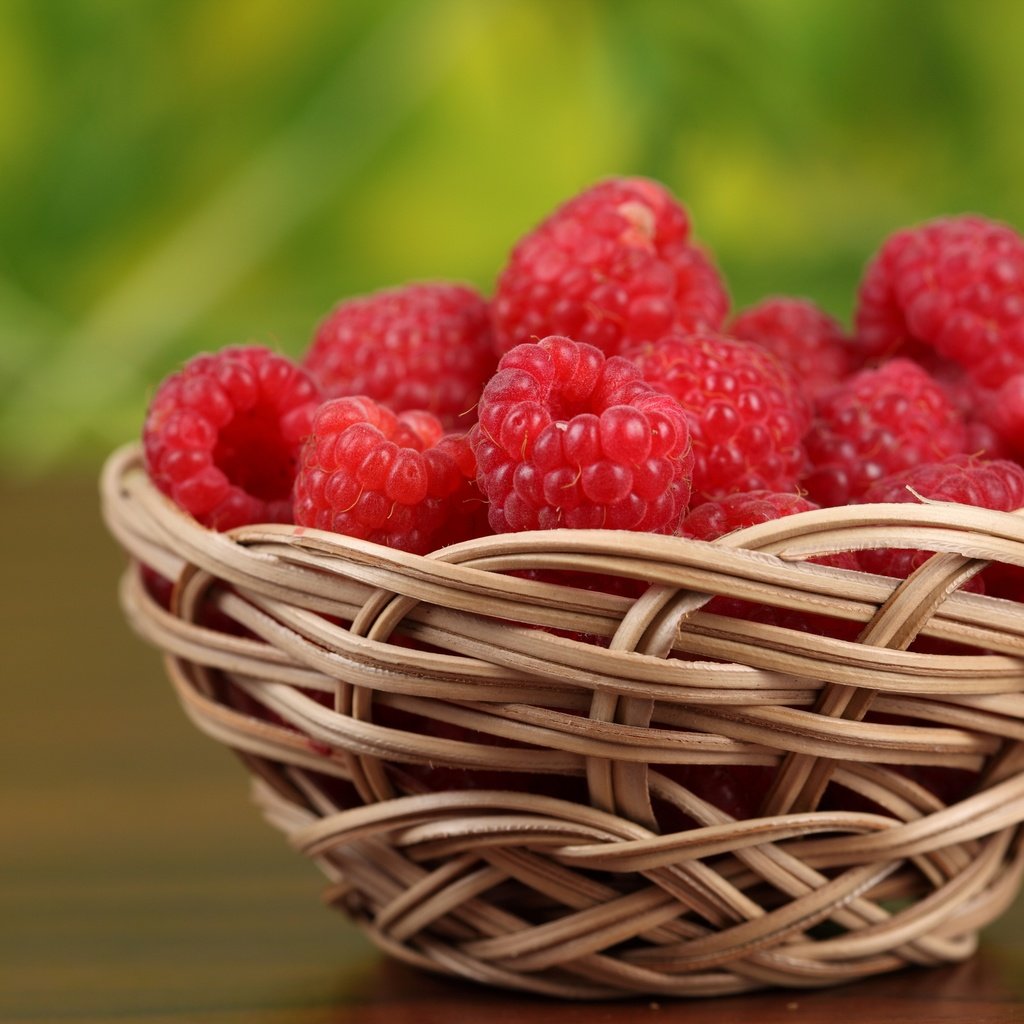 Обои малина, красная, ягоды, корзинка, raspberry, red, berries, basket разрешение 2880x1920 Загрузить