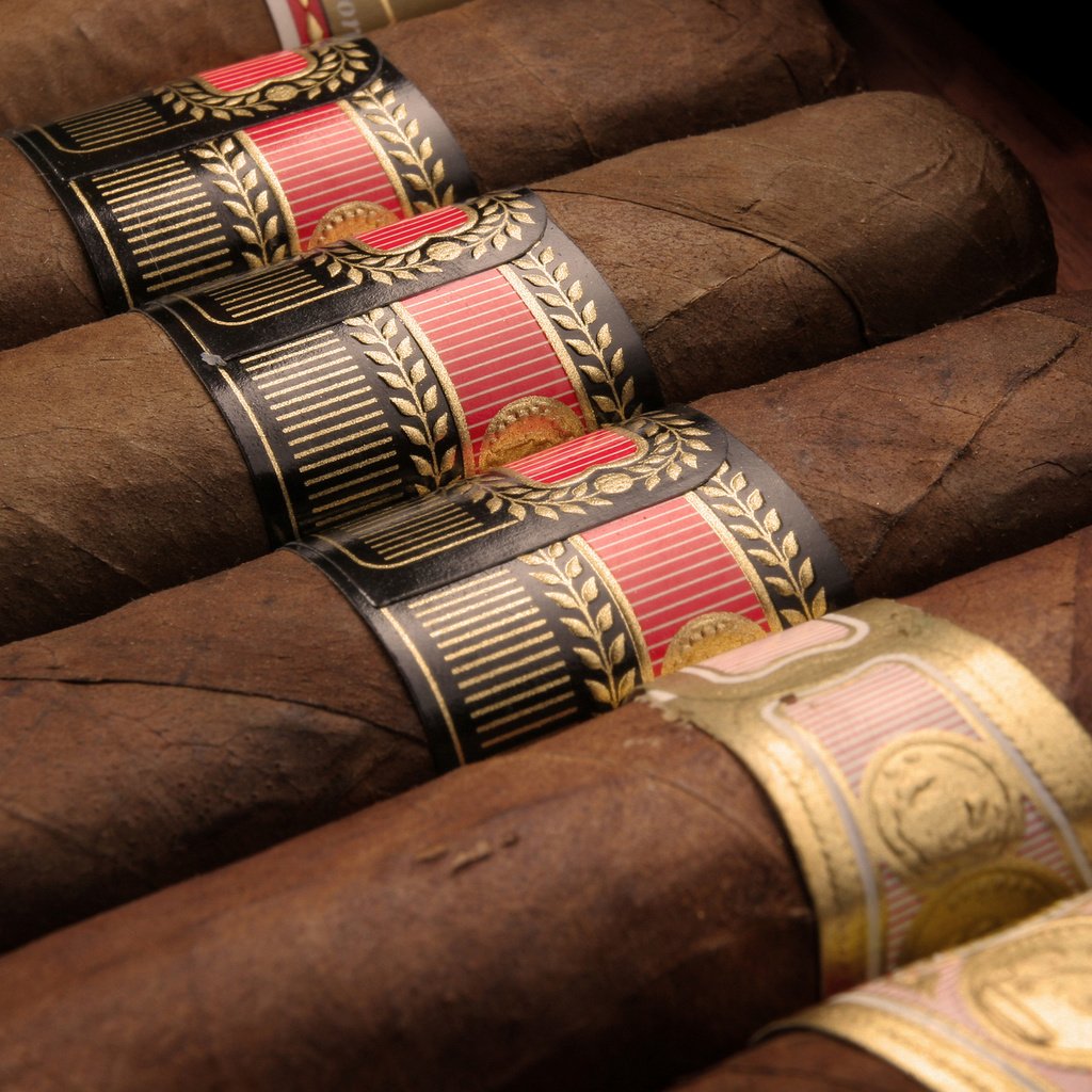 Обои макро, сигары, краcный, блака, табак, золотая, кубинские сигары, habanos, бурые, brown, macro, cigars, red, black, tobacco, gold, cuban cigars разрешение 1920x1200 Загрузить