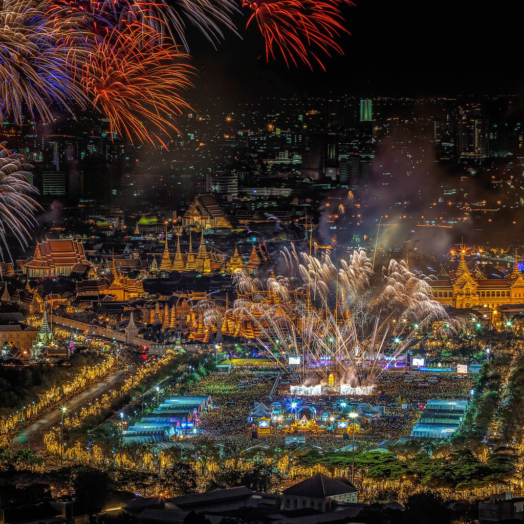 Обои ночь, огни, салют, панорама, праздник, фейерверк, таиланд, бангкок, night, lights, salute, panorama, holiday, fireworks, thailand, bangkok разрешение 2048x1292 Загрузить