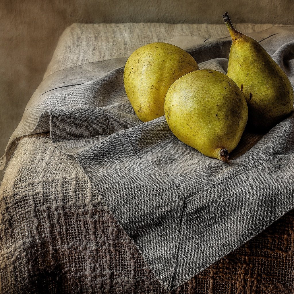 Обои фрукты, стол, натюрморт, груши, fruit, table, still life, pear разрешение 2880x1826 Загрузить