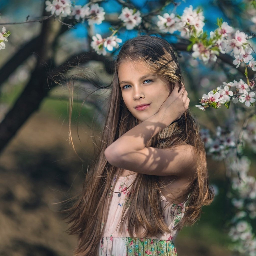 Обои цветение, дети, девочка, весна, волосы, flowering, children, girl, spring, hair разрешение 1920x1280 Загрузить