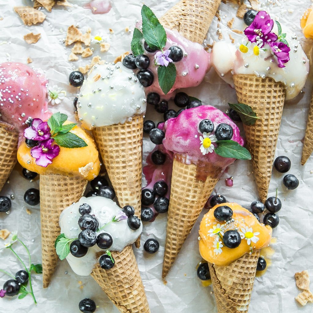 Обои мороженое, ягоды, рожок, сладкое, десерт, вафельный рожок, ice cream, berries, horn, sweet, dessert, waffle cone разрешение 5760x3840 Загрузить