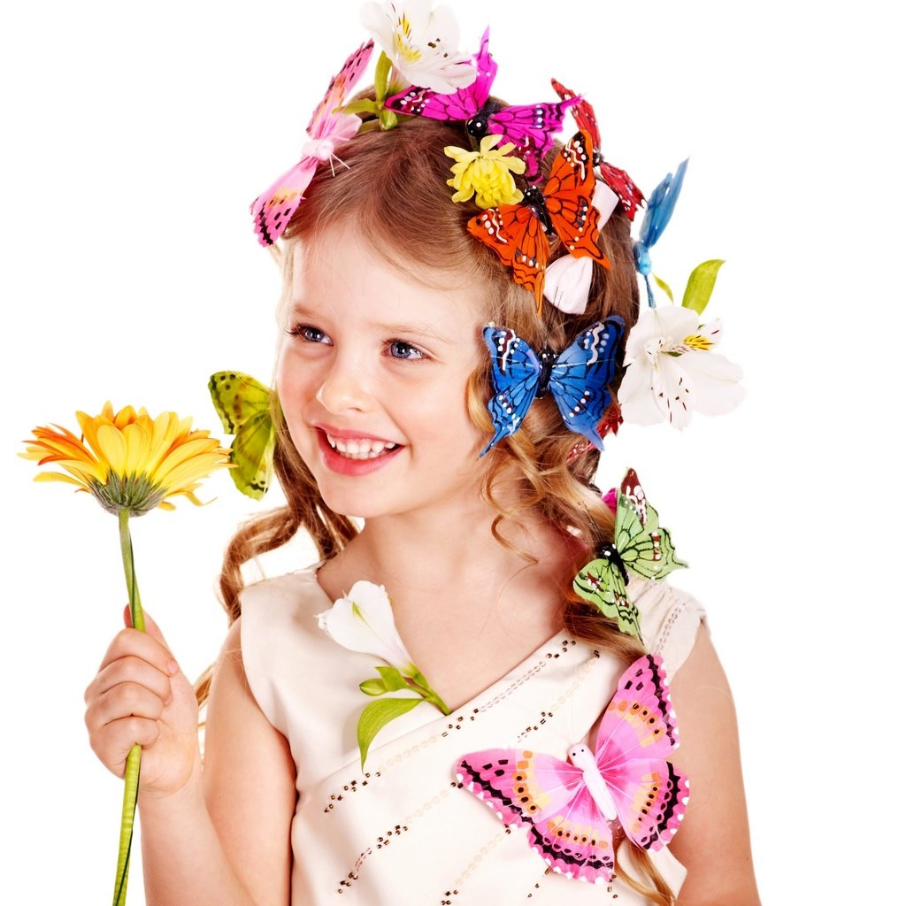 Обои бабочки, цветы, улыбка, взгляд, дети, девочка, волосы, лицо, ребенок, butterfly, flowers, smile, look, children, girl, hair, face, child разрешение 2560x1920 Загрузить