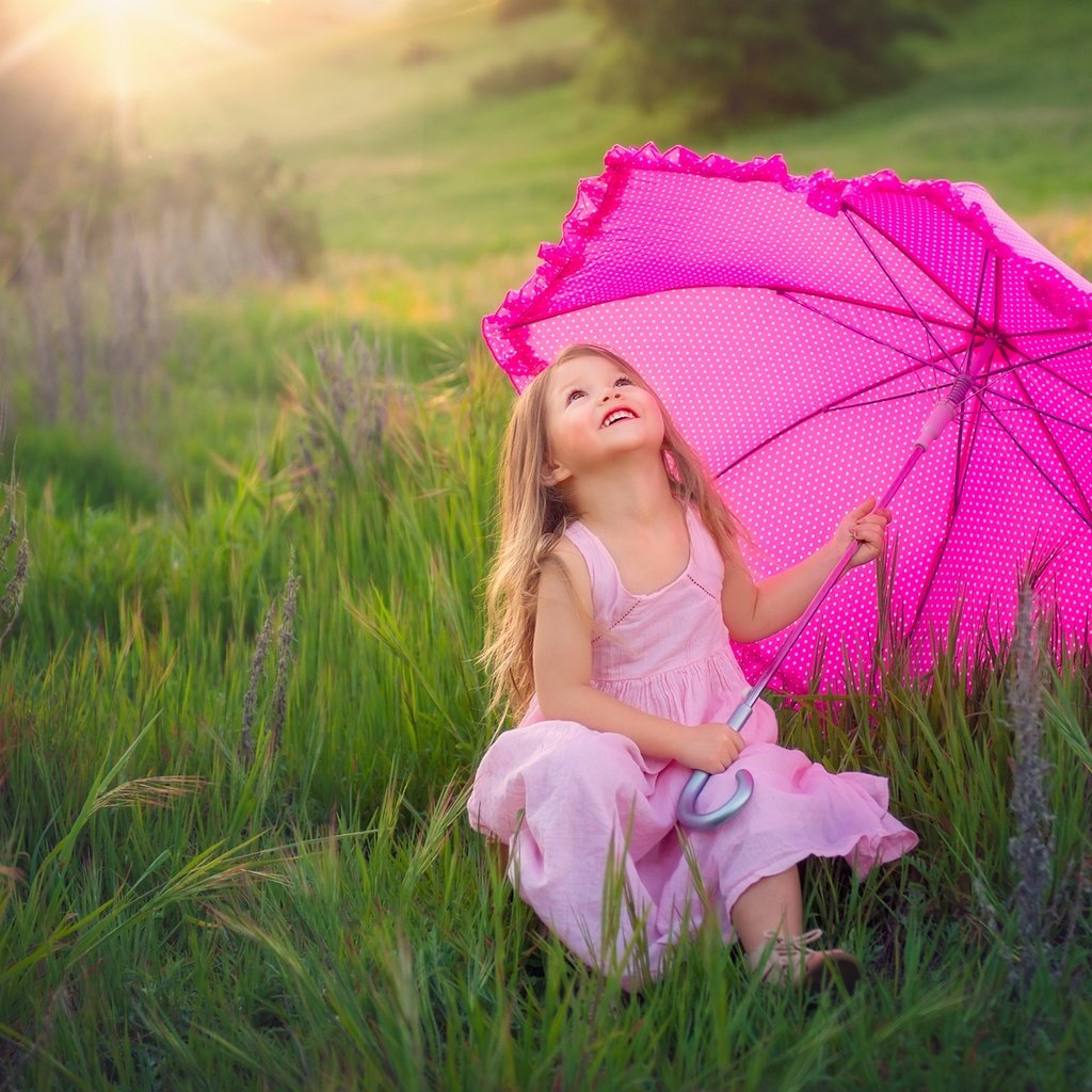 Обои зонтик, природа, розовое платье, настроение, поле, лето, радость, девочка, луг, зонт, nature, pink dress, mood, field, summer, joy, girl, meadow, umbrella разрешение 2048x1152 Загрузить