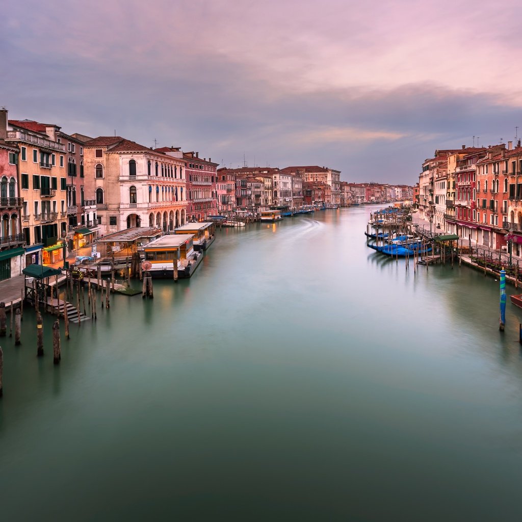 Обои закат, панорама, венеция, канал, италия, grand canal, rialto bridge, sunset, panorama, venice, channel, italy разрешение 5760x3840 Загрузить