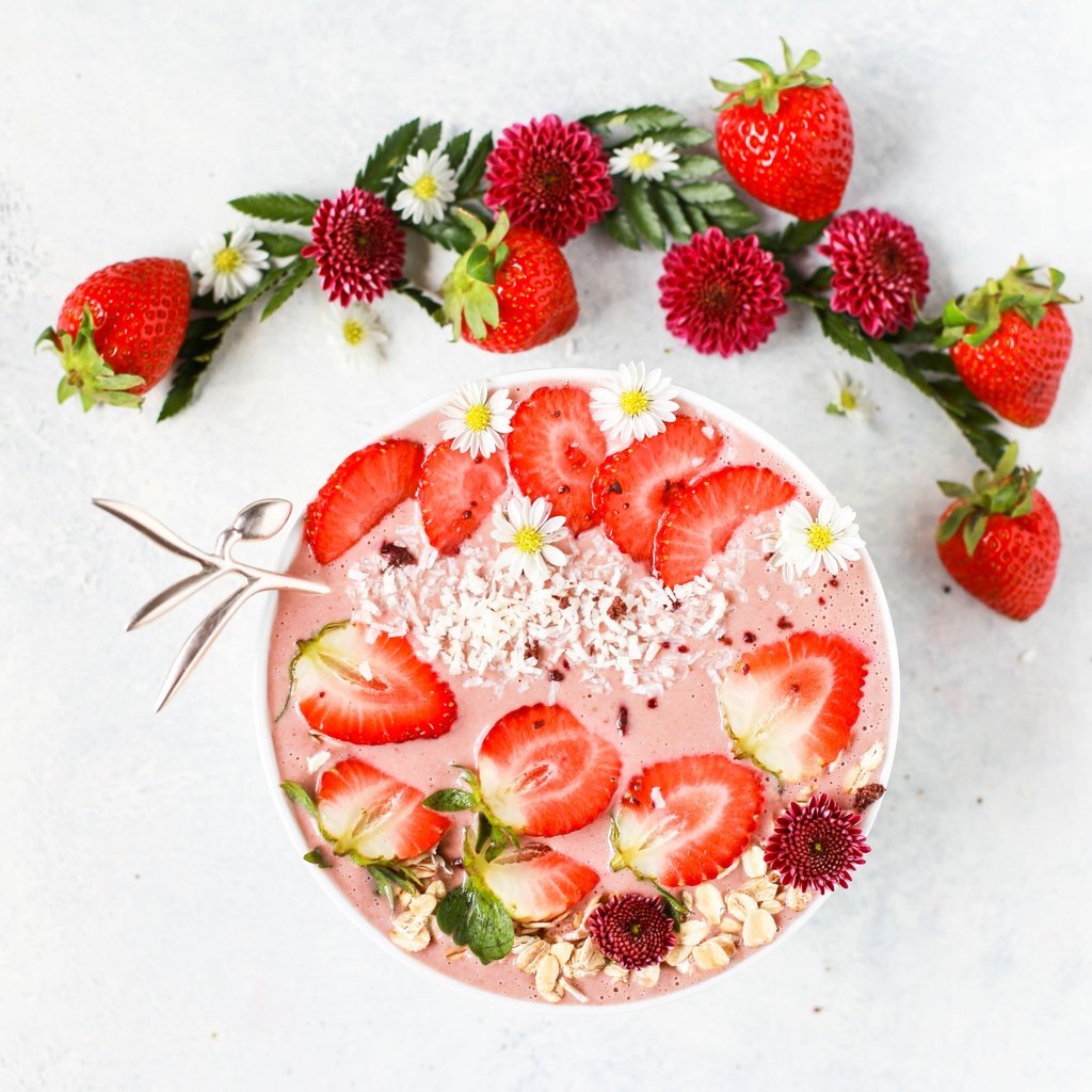 Обои клубника, ягоды, сливки, ягодный десерт, strawberry, berries, cream, berry dessert разрешение 4665x3648 Загрузить