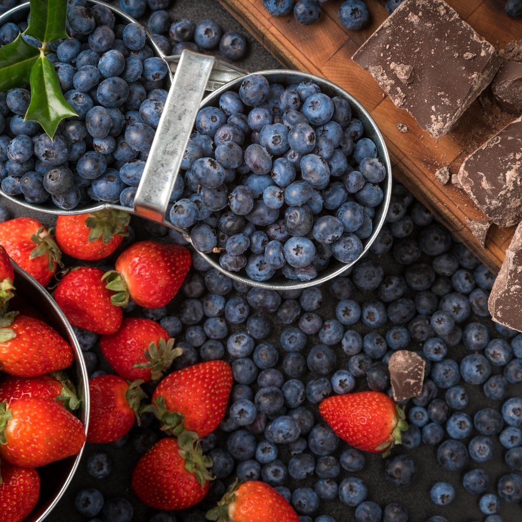 Обои клубника, ягоды, черника, шоколад, strawberry, berries, blueberries, chocolate разрешение 2500x1551 Загрузить