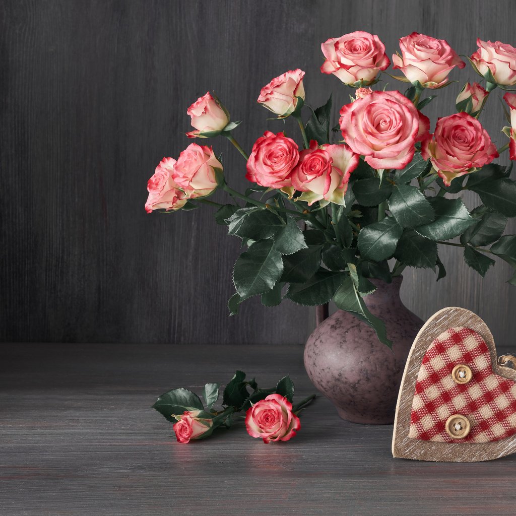 Обои цветы, розы, сердце, букет, ваза, натюрморт, anya ivanova, flowers, roses, heart, bouquet, vase, still life разрешение 5200x3480 Загрузить