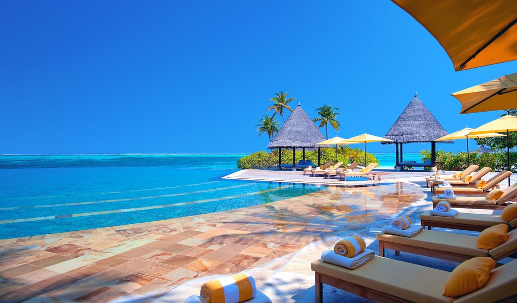 Обои курорт, лежаки, тропики, мальдивы, resort, sunbeds, tropics, the maldives разрешение 1920x1278 Загрузить