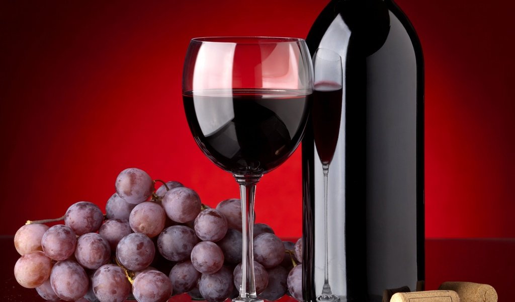Обои виноград, бокал, вино, бутылка, красное, пробки, grapes, glass, wine, bottle, red, tube разрешение 1920x1080 Загрузить
