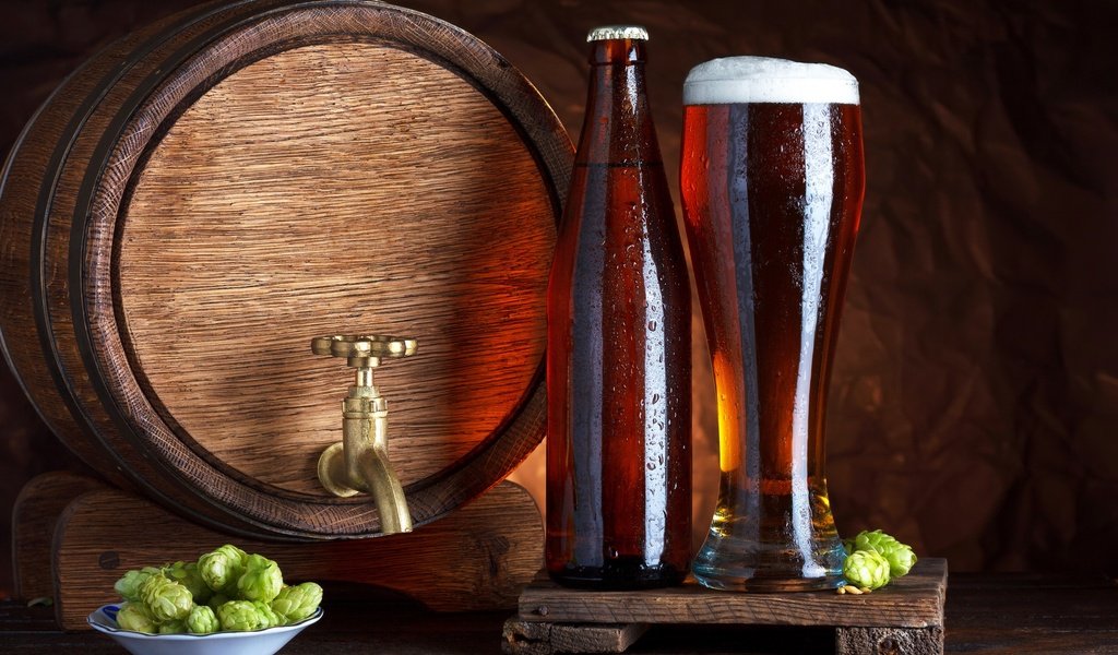 Обои напитки, стакан, пиво, бочка, хмель, drinks, glass, beer, barrel, hops разрешение 2874x1800 Загрузить