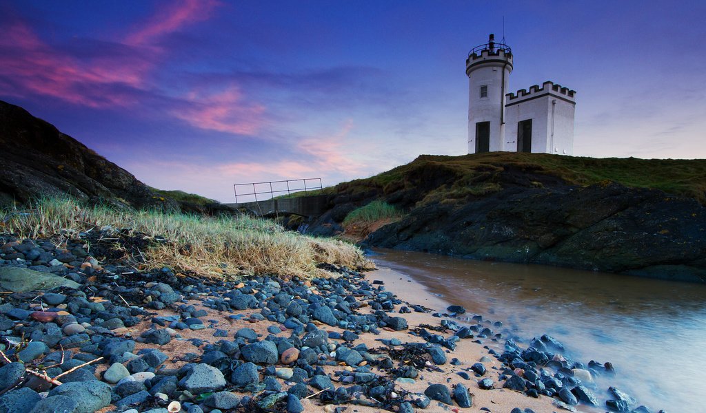 Обои трава, ручей, маяк, великобритания, англия, холм, шотландия, grass, stream, lighthouse, uk, england, hill, scotland разрешение 1920x1200 Загрузить