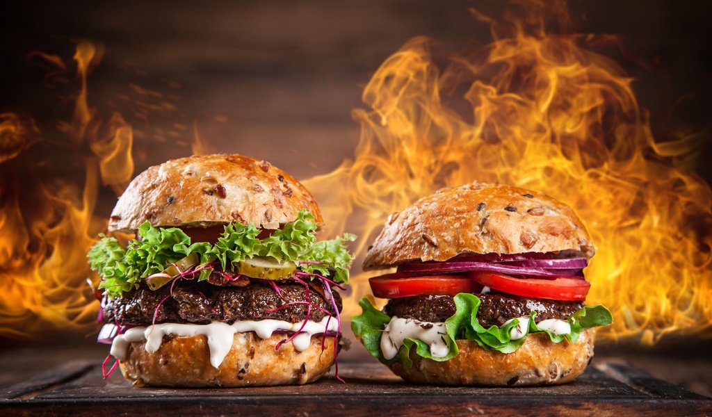 Обои пламя, огонь, гамбургер, бургер, фастфуд, фаст-фуд, flame, fire, hamburger, burger, fast food разрешение 2880x1920 Загрузить