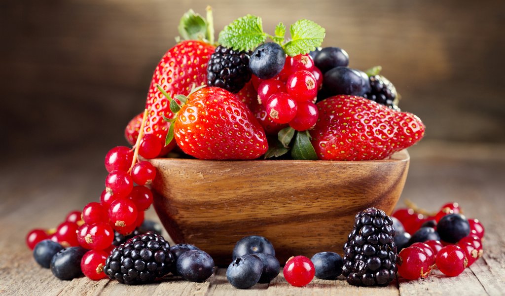 Обои мята, клубника, ягоды, черника, ежевика, смородина, mint, strawberry, berries, blueberries, blackberry, currants разрешение 3840x2400 Загрузить
