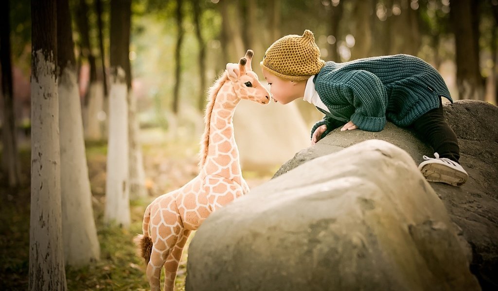 Обои настроение, игрушка, ребенок, мальчик, жираф, mood, toy, child, boy, giraffe разрешение 1920x1080 Загрузить