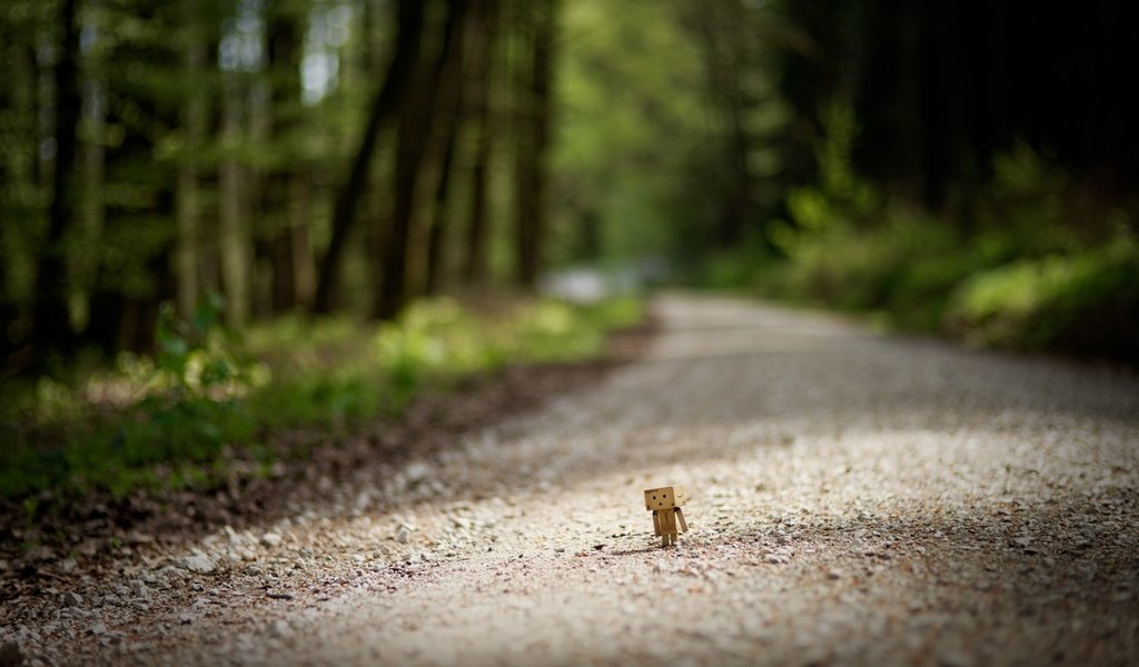 Обои дорога, деревья, размытость, данбо, картонный робот, road, trees, blur, danbo, cardboard robot разрешение 2976x1984 Загрузить