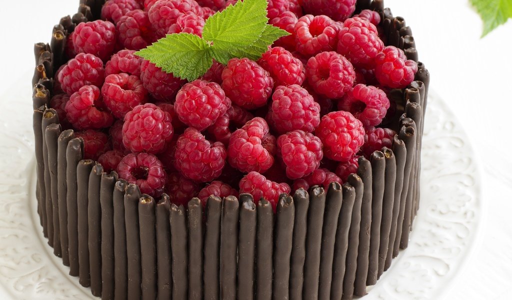 Обои мята, малина, ягоды, шоколад, сладкое, торт, десерт, mint, raspberry, berries, chocolate, sweet, cake, dessert разрешение 3456x2829 Загрузить