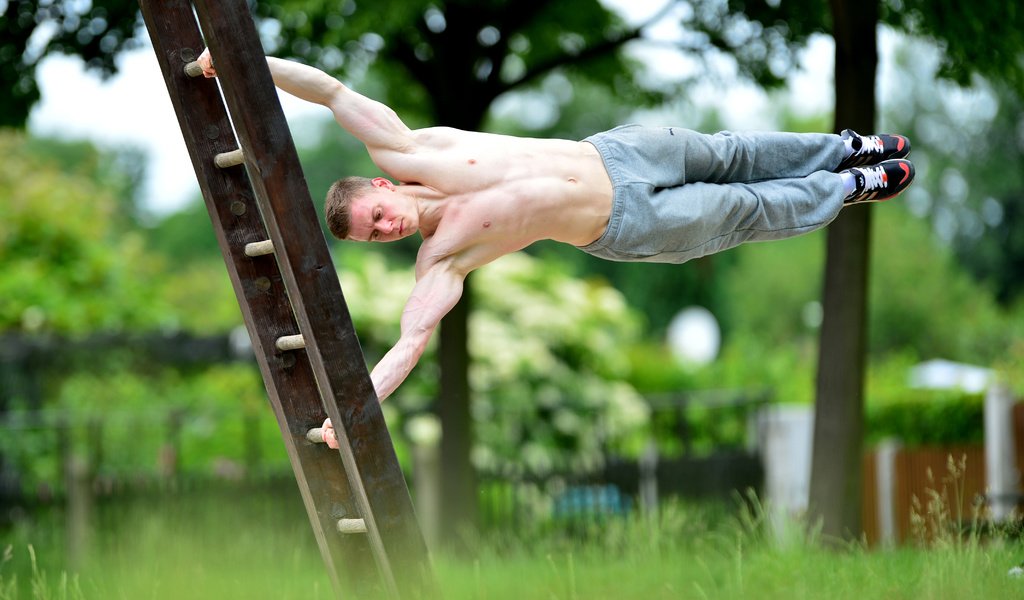 Обои поза, мужики, мускулы, гимнастика, тренировки, воркаут, pose, men, muscles, gymnastics, workout разрешение 4269x2956 Загрузить