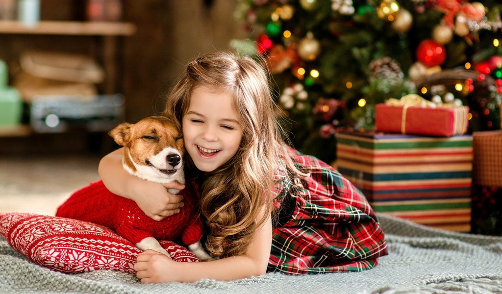 Обои новый год, елка, подарки, собака, радость, девочка, new year, tree, gifts, dog, joy, girl разрешение 2112x1188 Загрузить