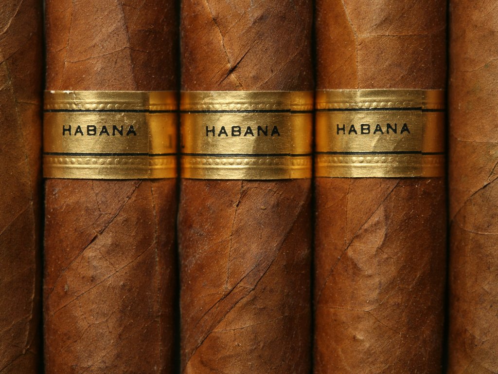 Обои текстуры, макро, сигары, гламур, habana, кубинские сигары, бурые, gold label, texture, macro, cigars, glamour, cuban cigars, brown разрешение 4008x2672 Загрузить