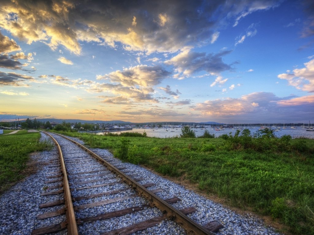 Обои небо, дорога, облака, природа, закат, путь, железная, the sky, road, clouds, nature, sunset, the way, iron разрешение 1920x1200 Загрузить