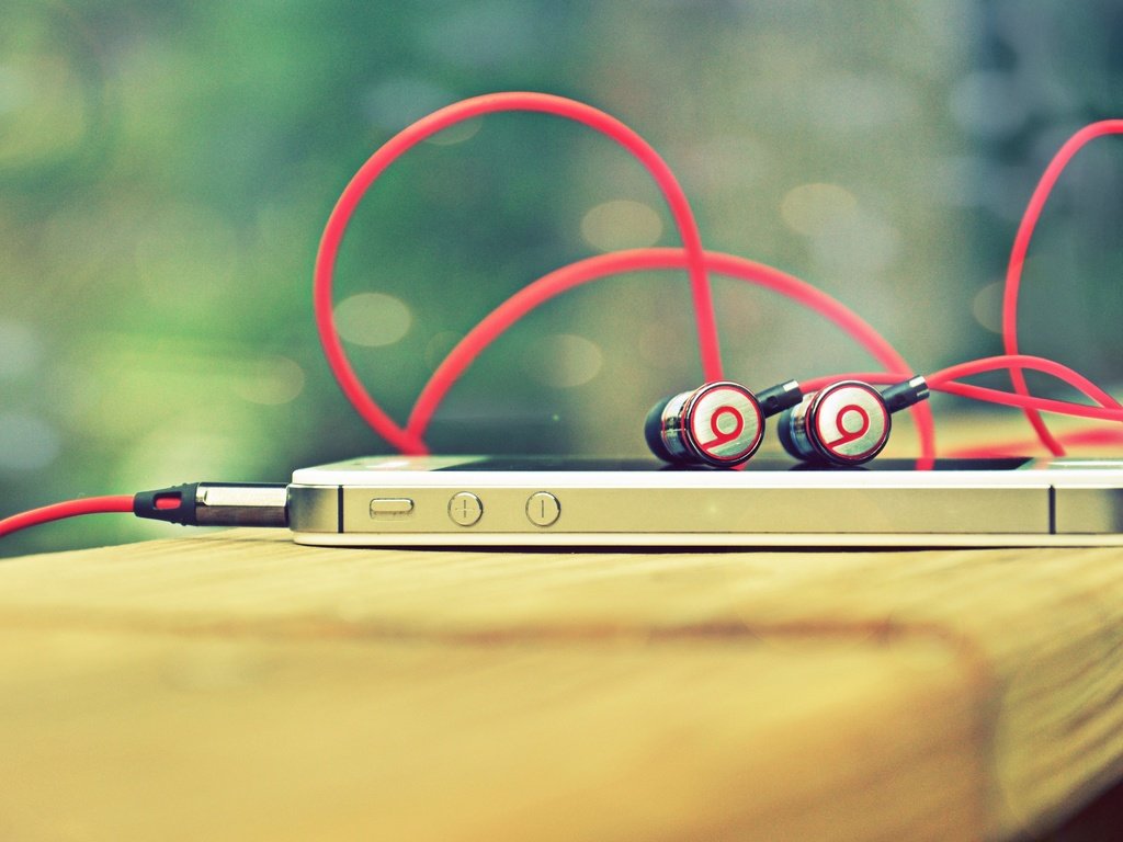 Обои наушники, iphone 4 apple, beats by dr dre, headphones, the apple iphone 4 разрешение 4288x2848 Загрузить