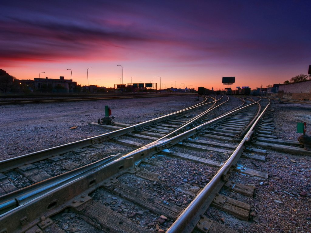 Обои железная дорога, рельсы, закат, город, railroad, rails, sunset, the city разрешение 2560x1600 Загрузить