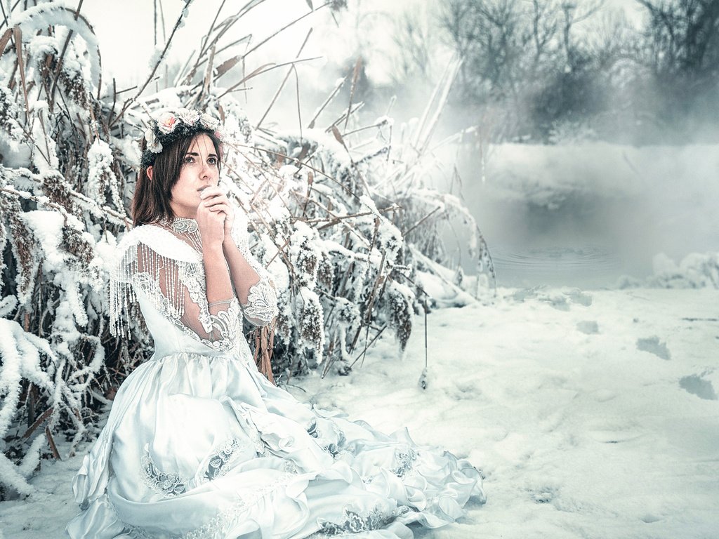 Обои снег, девушка, платье, мороз, холод, замерзла, rozalina yakimenko, snow, girl, dress, frost, cold, frozen разрешение 2048x1152 Загрузить