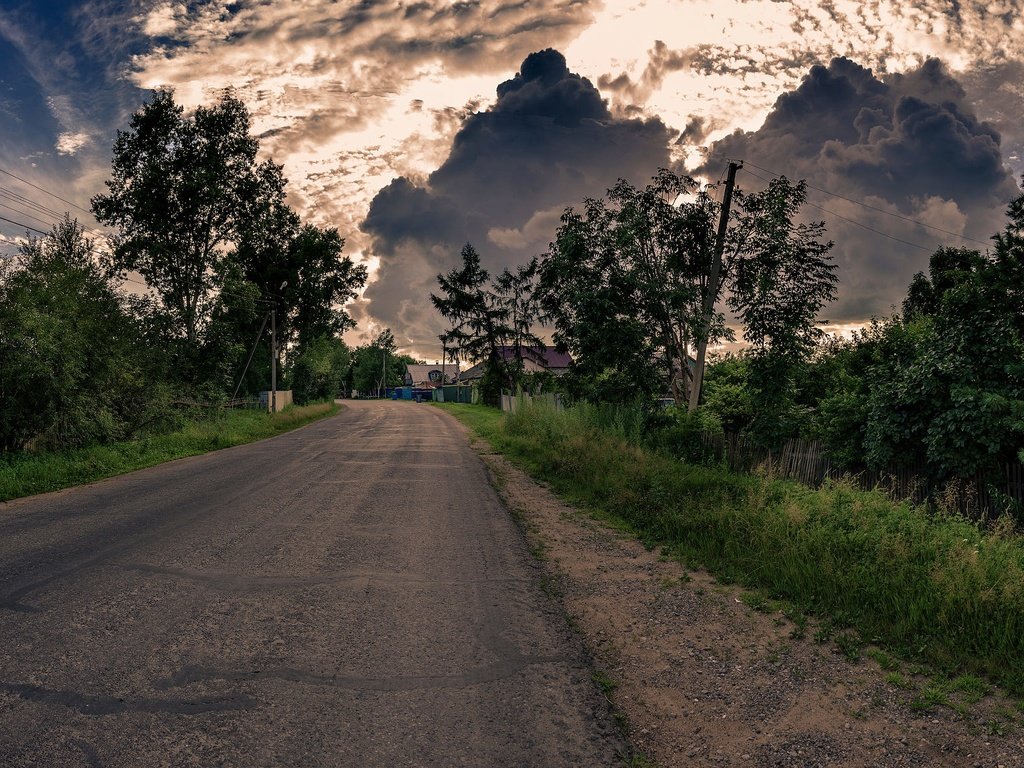 Обои дорога, трава, облака, деревья, деревня, road, grass, clouds, trees, village разрешение 2000x1154 Загрузить