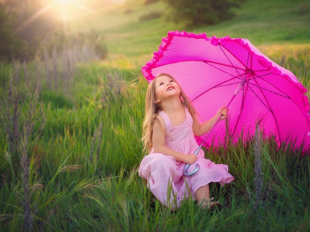 Обои зонтик, природа, розовое платье, настроение, поле, лето, радость, девочка, луг, зонт, nature, pink dress, mood, field, summer, joy, girl, meadow, umbrella разрешение 2048x1152 Загрузить