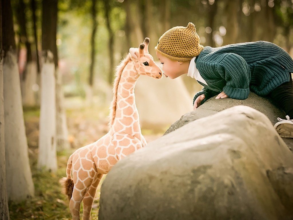 Обои настроение, игрушка, ребенок, мальчик, жираф, mood, toy, child, boy, giraffe разрешение 1920x1080 Загрузить