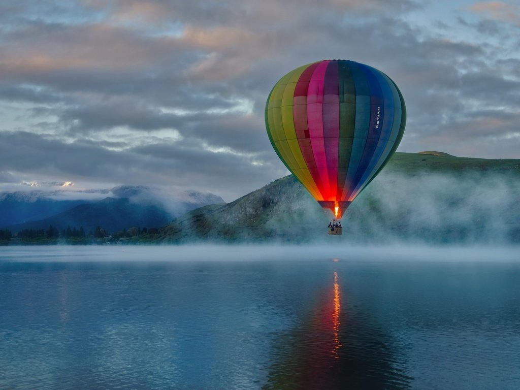 Обои небо, облака, горы, природа, туман, воздушный шар, the sky, clouds, mountains, nature, fog, balloon разрешение 3624x2217 Загрузить