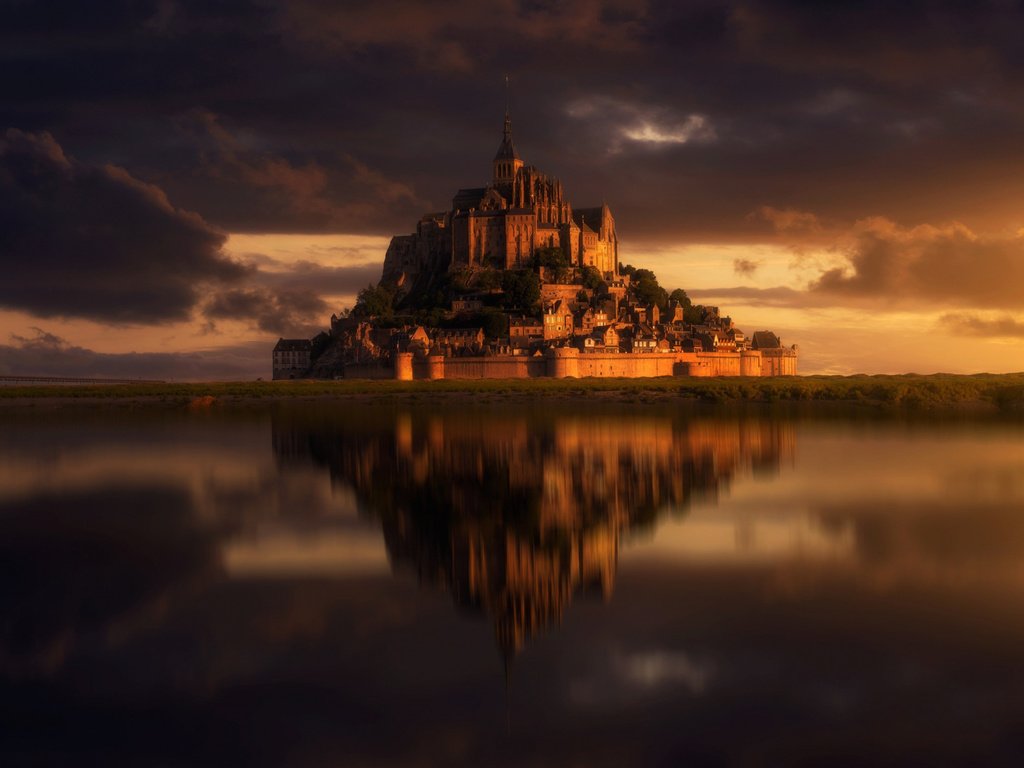 Обои облака, замок, остров, франция, мон-сен-мишель, clouds, castle, island, france, mont-saint-michel разрешение 2112x1188 Загрузить