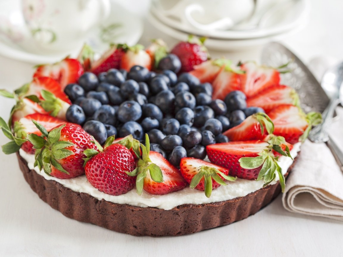 Обои клубника, ягоды, черника, сладкое, торт, десерт, блюдо, strawberry, berries, blueberries, sweet, cake, dessert, dish разрешение 2048x1365 Загрузить