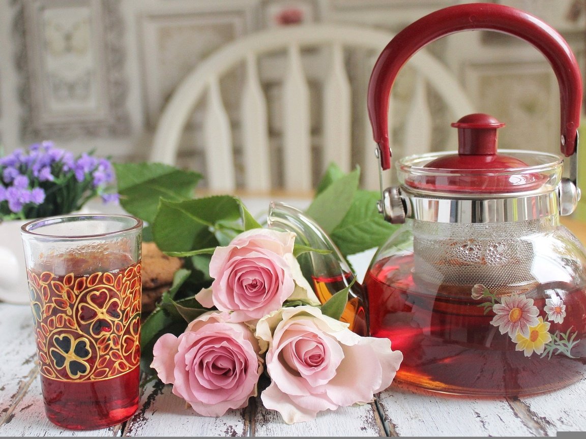 Обои розы, чай, чайник, натюрморт, roses, tea, kettle, still life разрешение 2048x1335 Загрузить