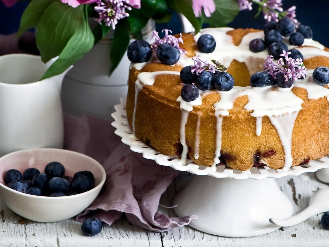 Обои ягоды, черника, сладкое, выпечка, глазурь, пирог, кекс, berries, blueberries, sweet, cakes, glaze, pie, cupcake разрешение 2048x1187 Загрузить