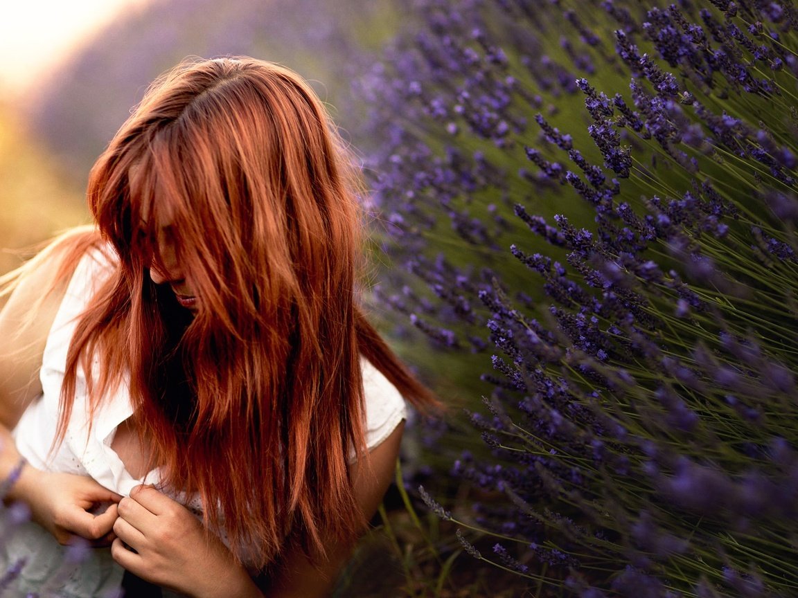 Обои цветы, девушка, лаванда, модель, весна, волосы, лицо, рыжеволосая, flowers, girl, lavender, model, spring, hair, face, redhead разрешение 2000x1333 Загрузить