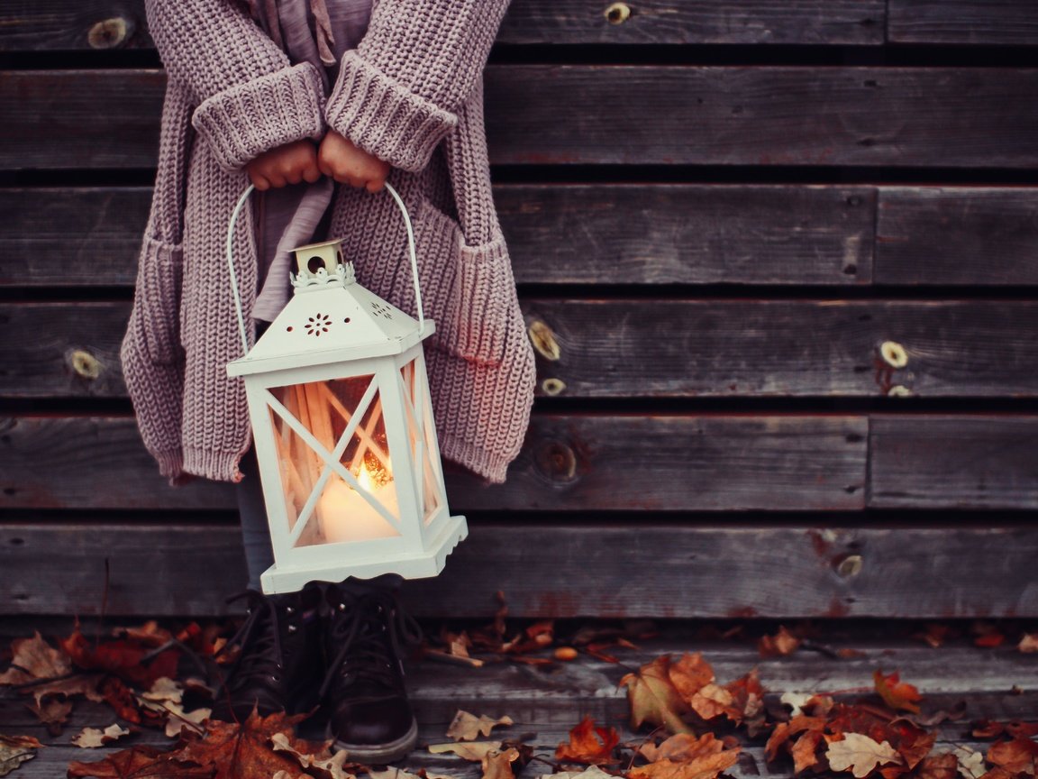 Обои свет, осень, огонь, фонарь, руки, свеча, light, autumn, fire, lantern, hands, candle разрешение 5042x3361 Загрузить