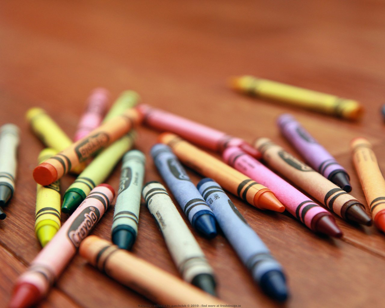 Обои карандаши, стол, разноцветный, мелки, восковые карандаши, pencils, table, colorful, crayons разрешение 2560x1600 Загрузить