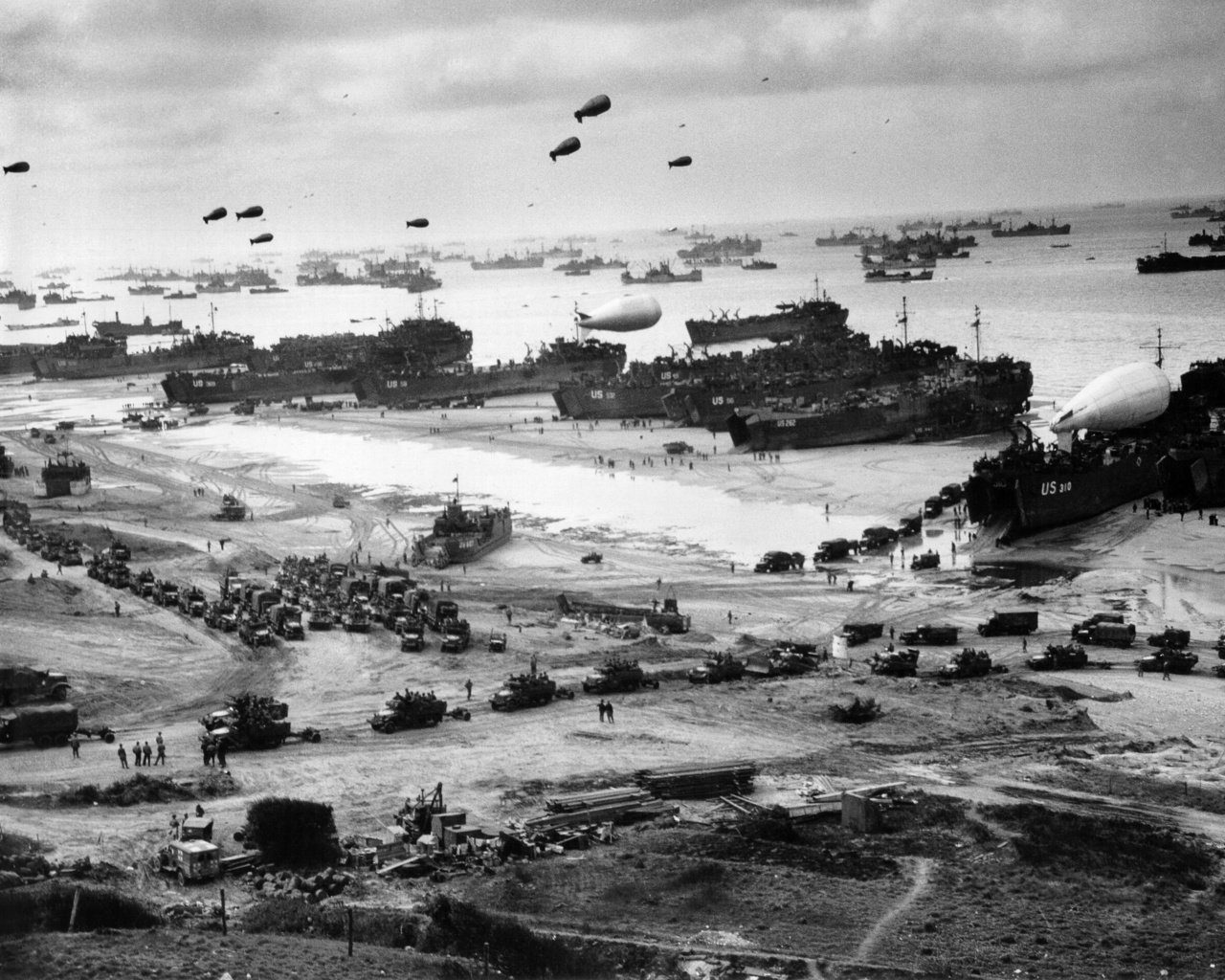 Обои война, черно-белая, высадка в нормандии, вторая мировая, war, black and white, landing in normandy, the second world разрешение 2804x2150 Загрузить