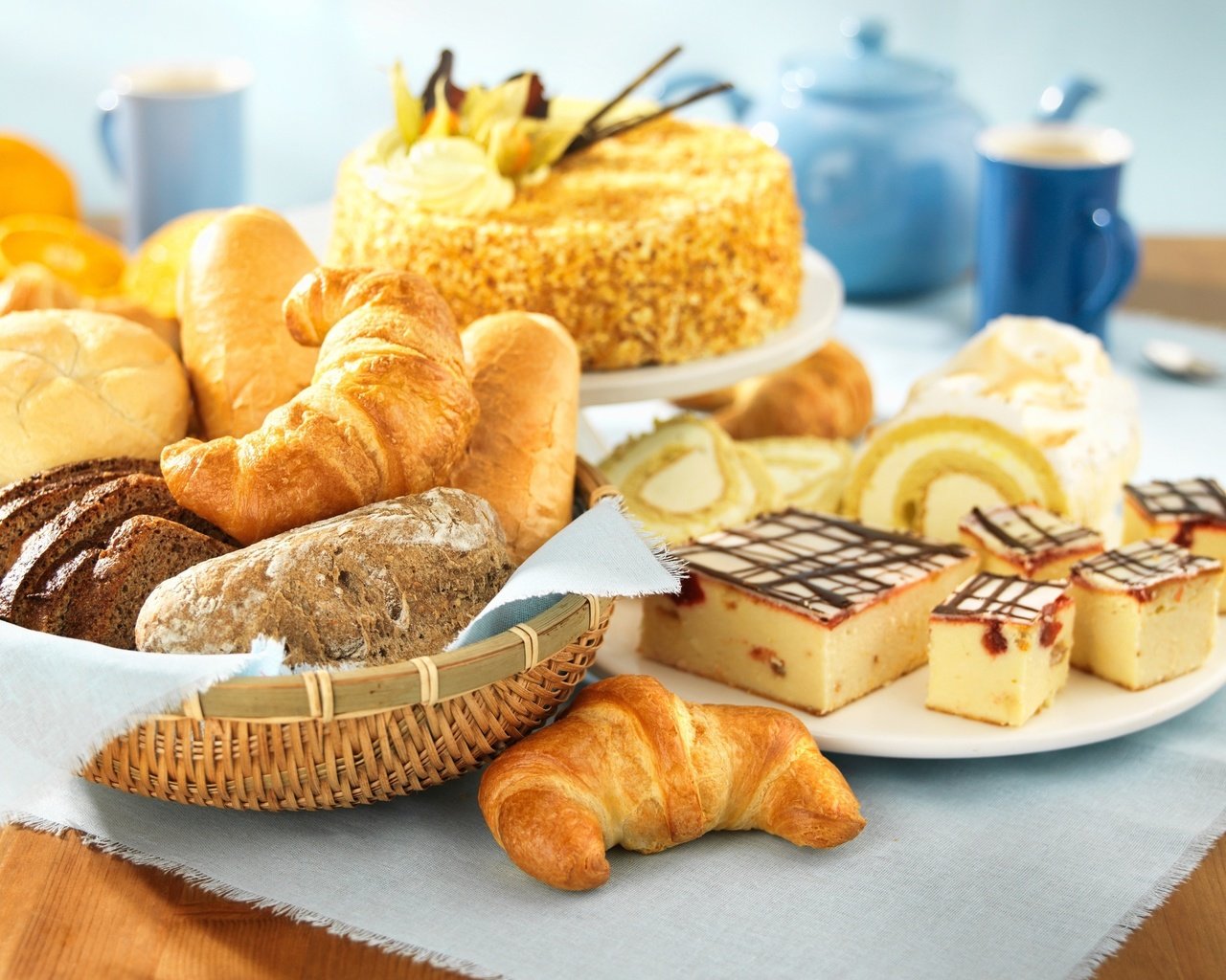 Обои хлеб, выпечка, торт, бисквит, пирог, булочки, круассаны, bread, cakes, cake, biscuit, pie, buns, croissants разрешение 2560x1600 Загрузить