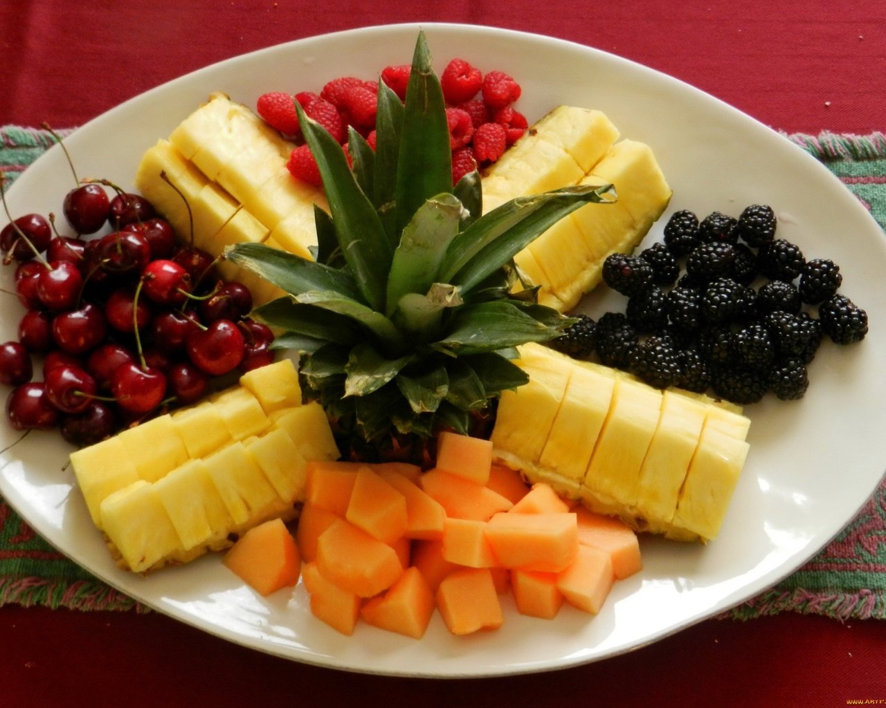 Обои фрукты, тарелка, десерт, ежевика, ананасы, вишня малина, fruit, plate, dessert, blackberry, pineapples, cherry raspberry разрешение 2048x1536 Загрузить