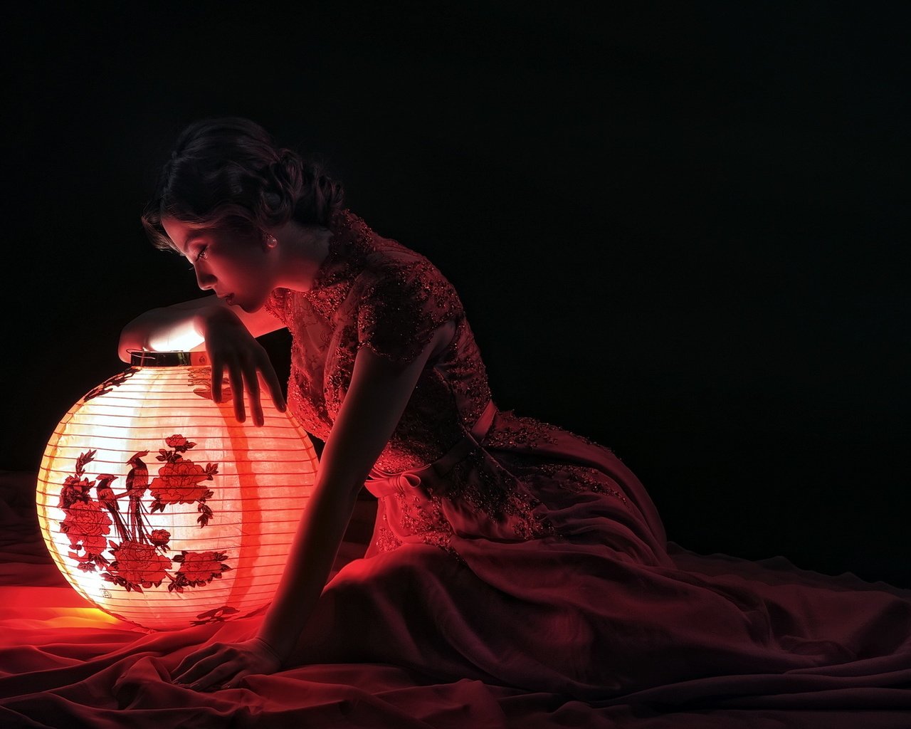Обои девушка, азиатка, китайский фонарик, girl, asian, chinese lantern разрешение 1920x1200 Загрузить