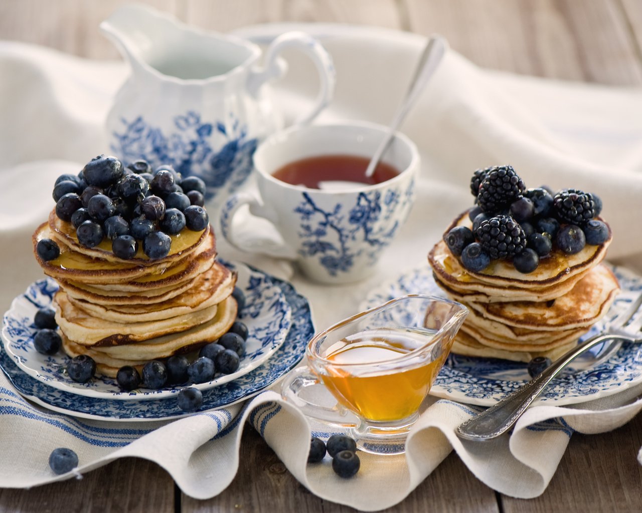 Обои черника, блинчики, блины, оладьи, голубика, anna verdina, blueberries, pancakes разрешение 2000x1307 Загрузить