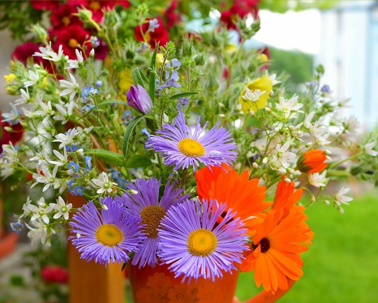 Обои цветы, букет, фиолетовые, лиловые цветы, flowers, bouquet, purple, purple flowers разрешение 3002x1871 Загрузить