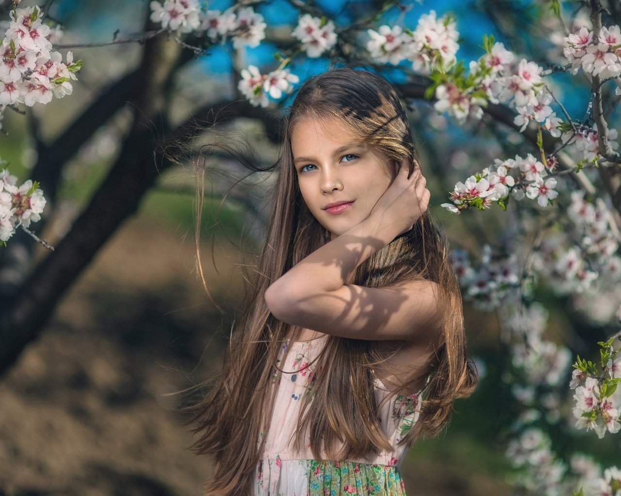 Обои цветение, дети, девочка, весна, волосы, flowering, children, girl, spring, hair разрешение 1920x1280 Загрузить
