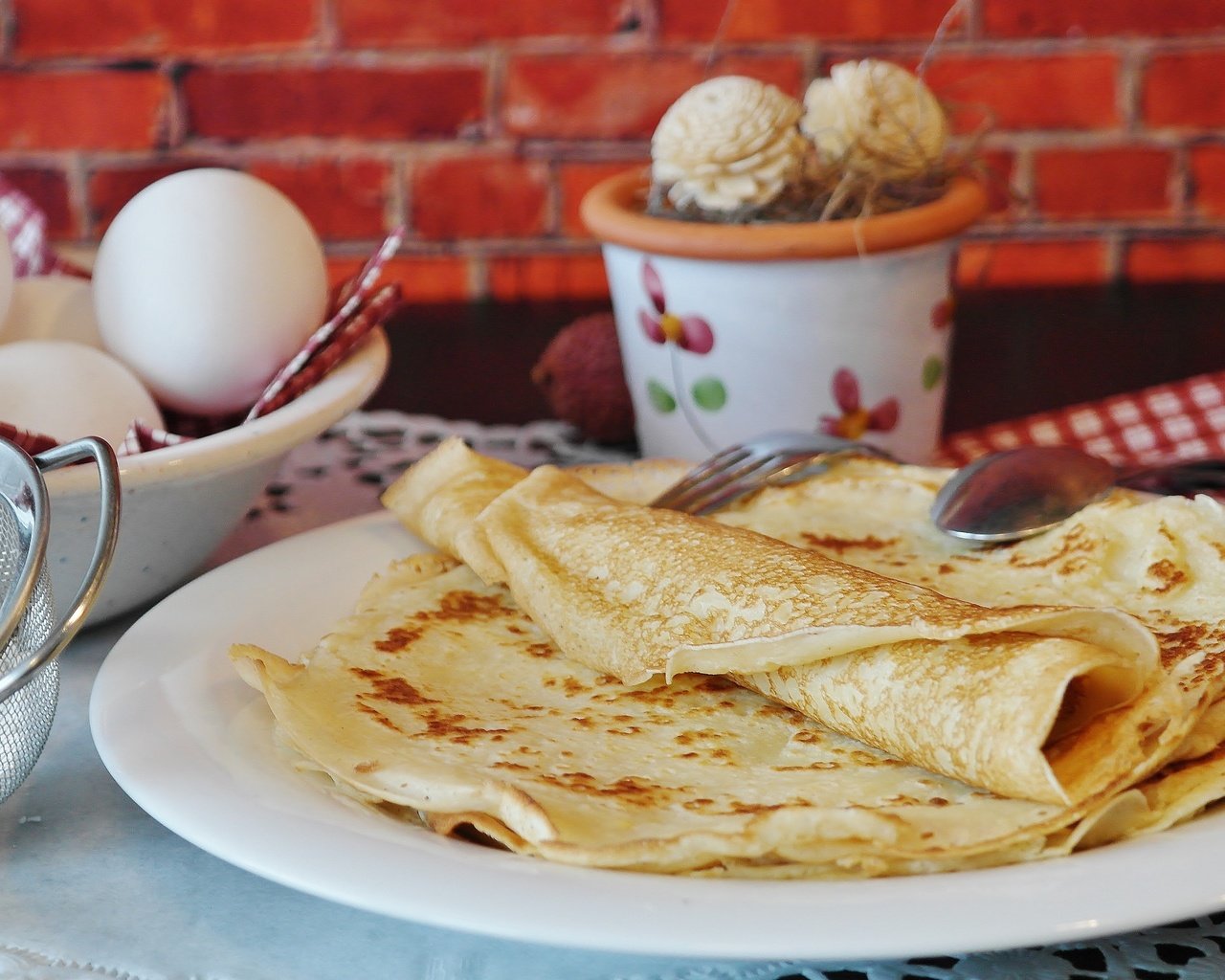 Обои яйца, тарелка, блинчики, блины, eggs, plate, pancakes разрешение 5472x3080 Загрузить